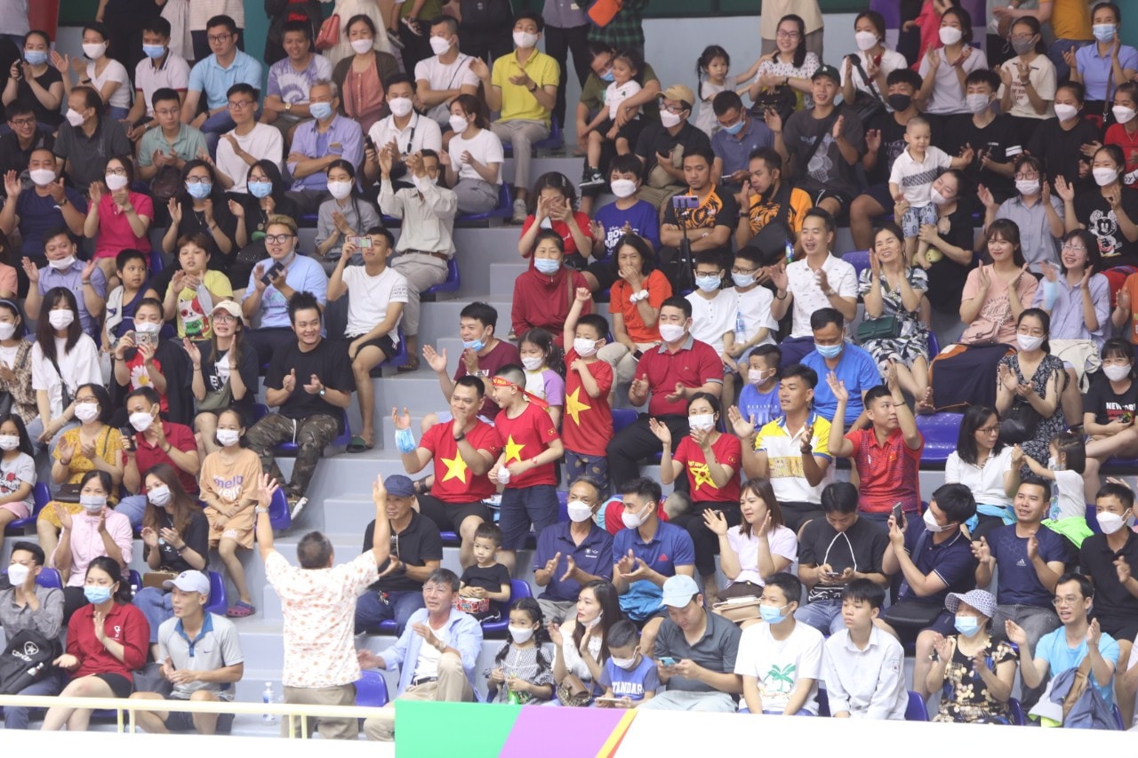 SEA Games 31: Cổ động viên Hà Nội cháy hết mình với cầu mây -0