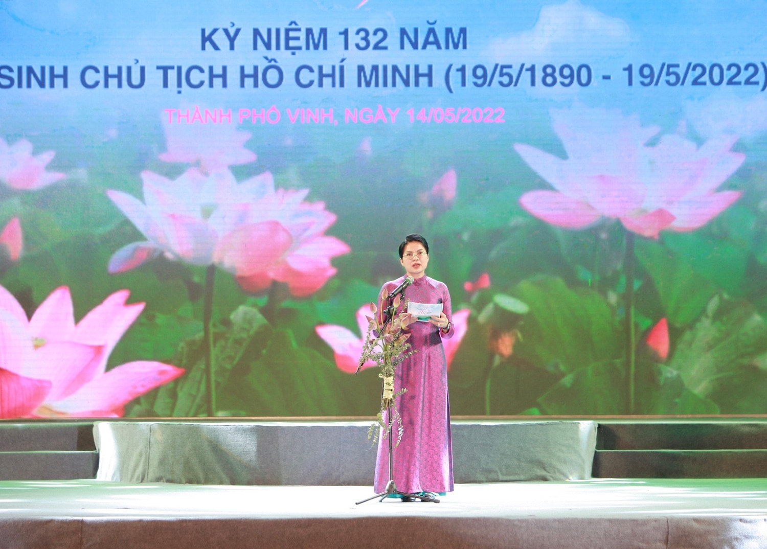Tôn vinh Người mẹ làng Sen -0