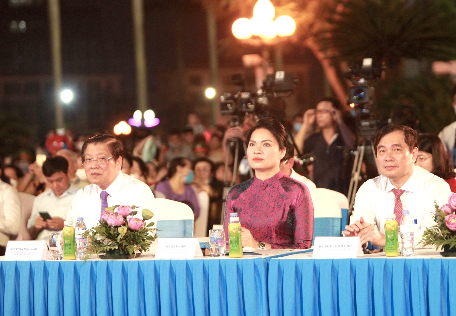 Tôn vinh Người mẹ làng Sen -0
