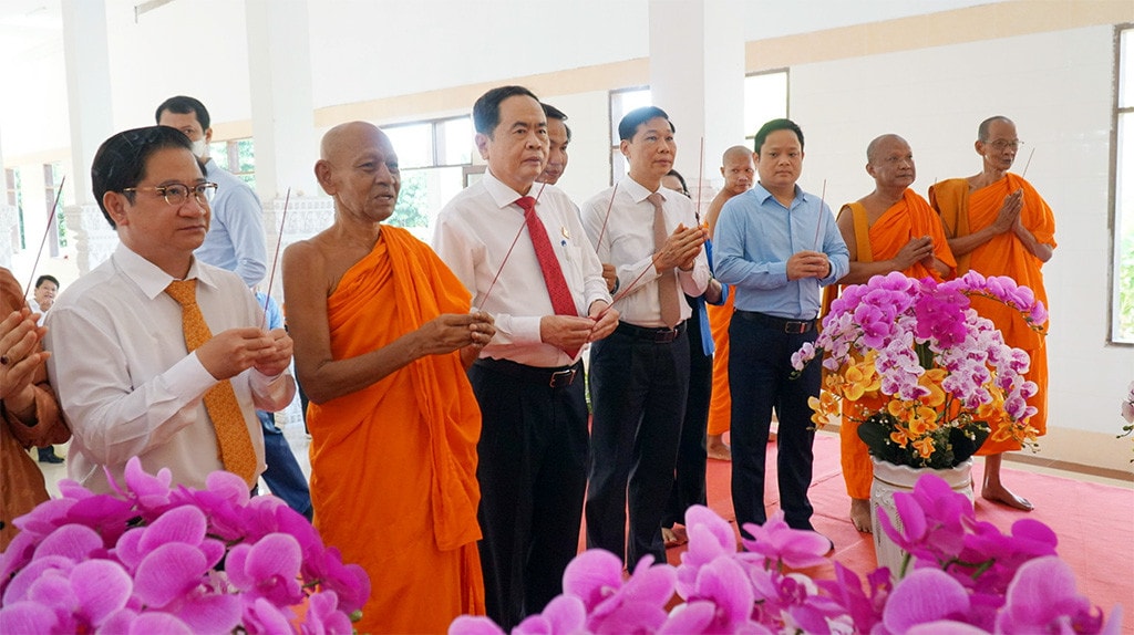 Phó Chủ tịch Thường trực Quốc hội Trần Thanh Mẫn thăm, chúc mừng Hòa thượng Đào Như -0