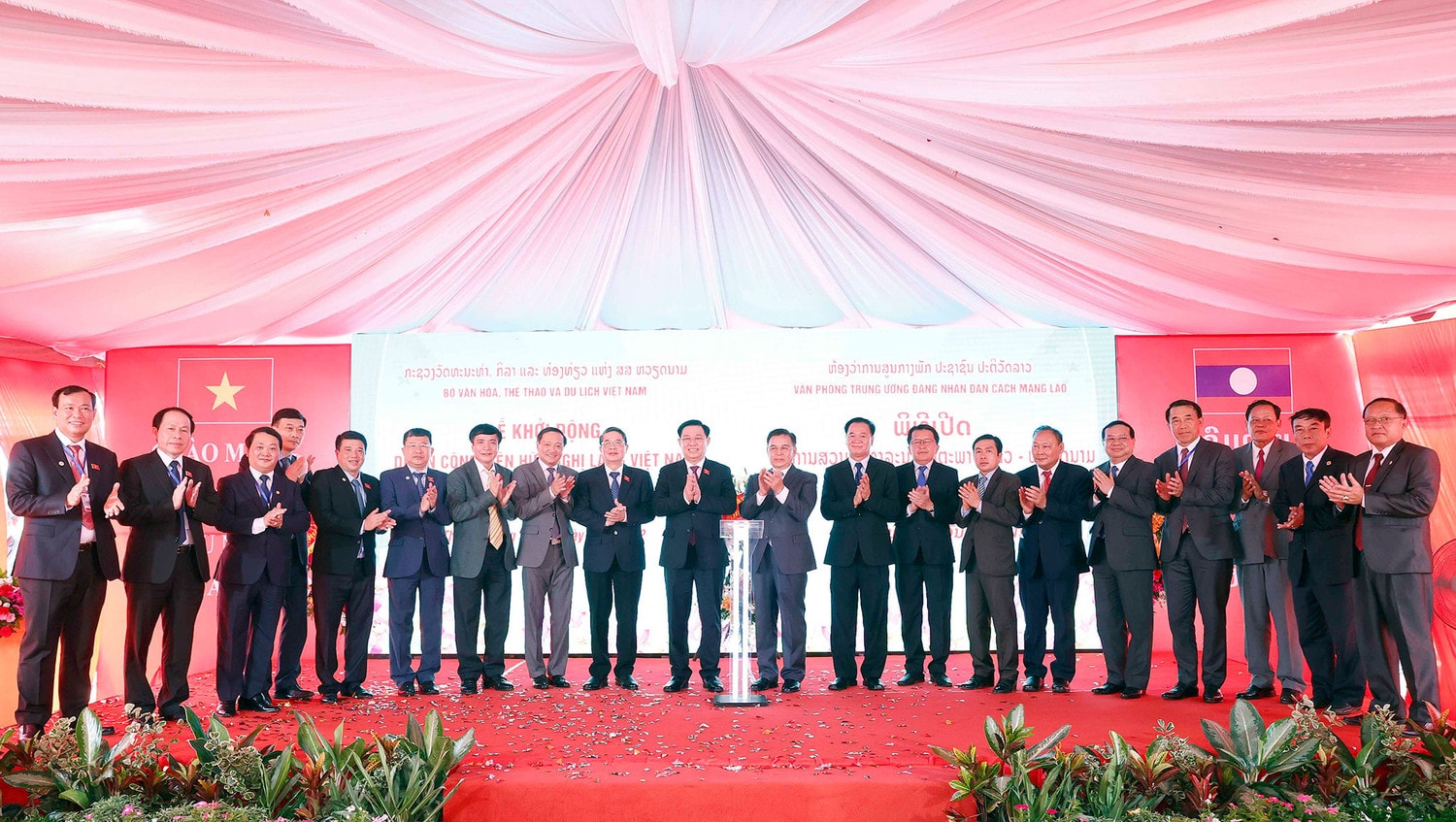 Chủ tịch Quốc hội Vương Đình Huệ và Chủ tịch Quốc hội Lào Saysomphone Phomvihane dự lễ khởi động dự án xây dựng Công viên Hữu nghị Lào – Việt Nam -0