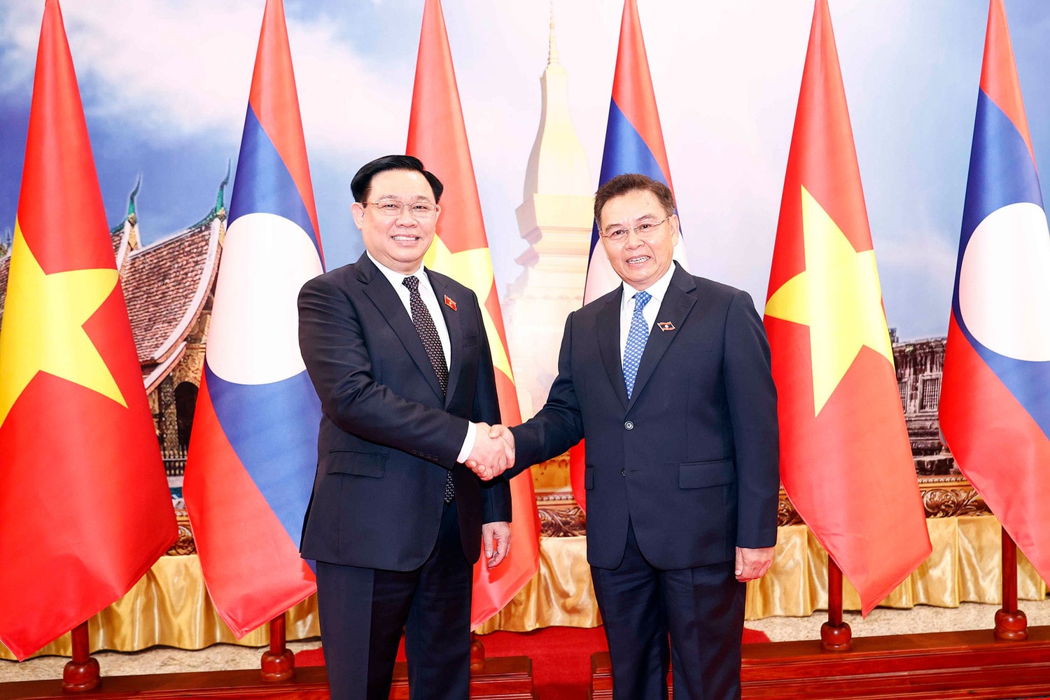 Chủ tịch Quốc hội Vương Đình Huệ hội đàm với Chủ tịch Quốc hội Lào Saysomphone Phomvihan -0