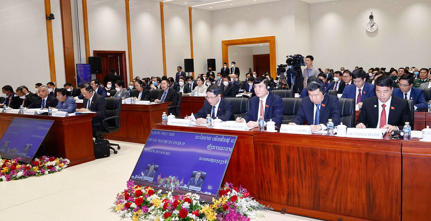Chủ tịch Quốc hội Vương Đình Huệ và Chủ tịch Quốc hội Saysomphone Phomvihane đồng chủ trì Hội thảo về phục hồi, phát triển kinh tế sau đại dịch -0