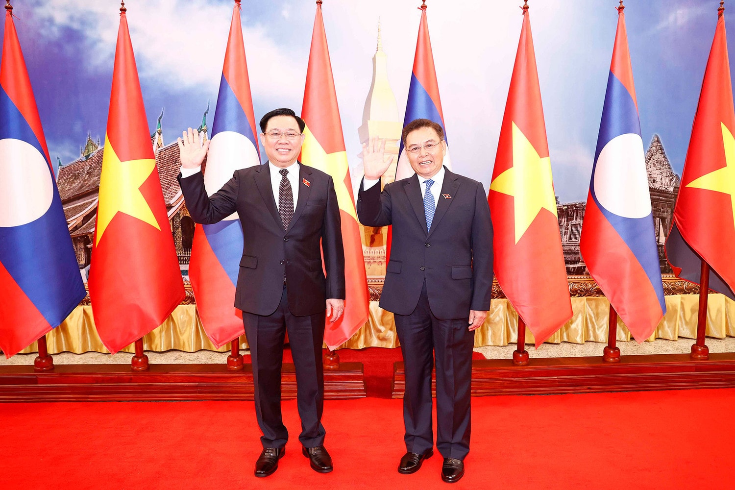 Chủ tịch Quốc hội Vương Đình Huệ hội đàm với Chủ tịch Quốc hội Lào Saysomphone Phomvihane -0