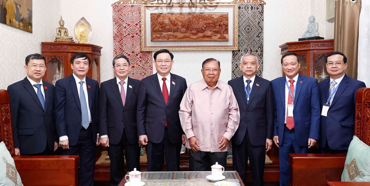 Chủ tịch Quốc hội Vương Đình Huệ thăm nguyên Tổng Bí thư, Chủ tịch Nước Lào Bounnhang Vorachith -0