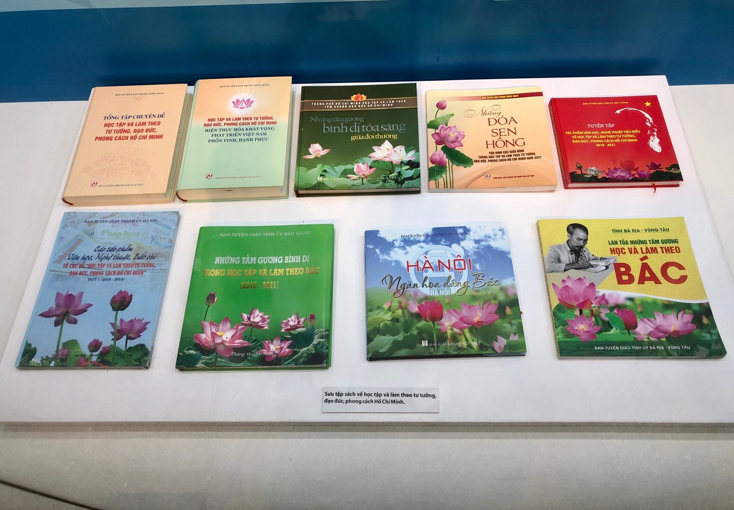 Thường trực Ban Bí thư Võ Văn Thưởng dự khai mạc triển lãm “Những tấm gương bình dị mà cao quý” và trưng bày “Tuổi trẻ - Mùa xuân đất nước” -0