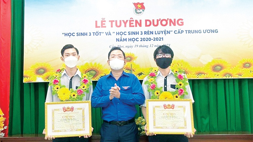 Lấy văn hóa làm gốc rễ xây dựng con người -0