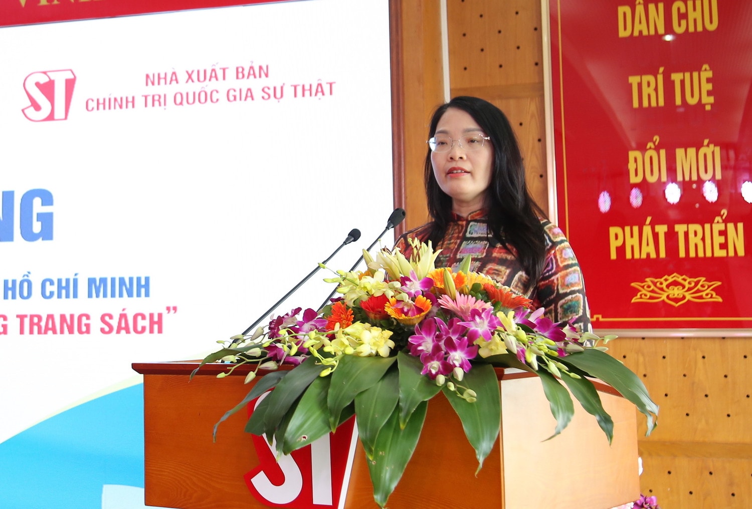 Phó Giám đốc Nhà Xuất bản Chính trị quốc gia Sự thật Nguyễn Hoài Anh phát biểu tại lễ khởi động cuộc thi Khởi động cuộc thi giới thiệu sách về Chủ tịch Hồ Chí Minh -0