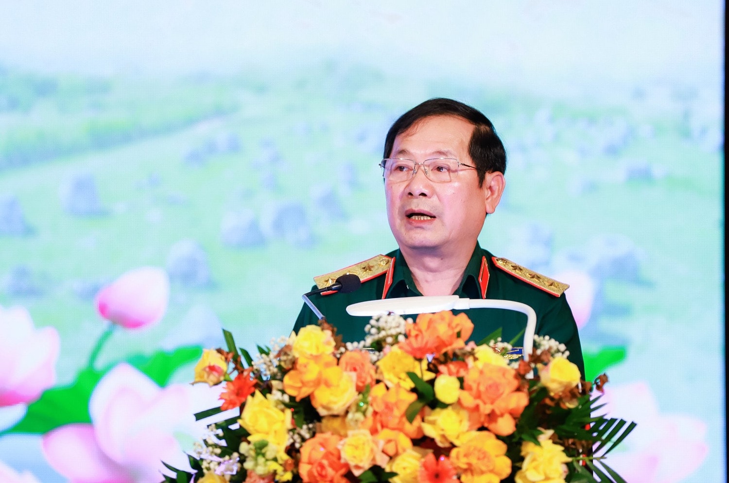 Thượng tướng Lê Huy Vịnh - Thứ trưởng Bộ Quốc phòng phát biểu khai mạc. Hội thảo “50 năm chiến dịch phòng ngự Cánh Đồng Chum - Xiêng Khoảng thắng lợi và bài học kinh nghiệm” -0