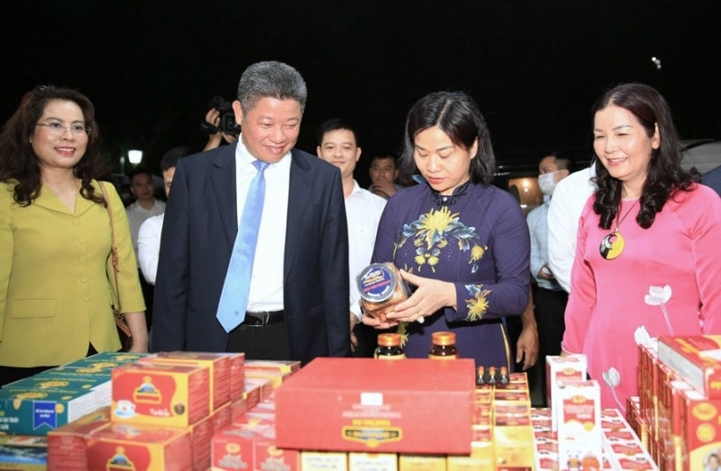 Kích cầu thương mại, tiêu dùng thúc đẩy tăng trưởng kinh tế -0