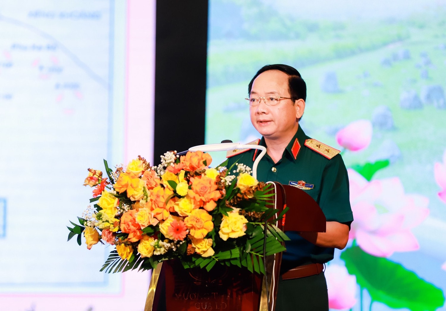 Phó Chủ nhiệm Tổng cục Chính trị QĐND Việt Nam Trịnh Văn Quyết phát biểu Đề dẫn. Hội thảo “50 năm chiến dịch phòng ngự Cánh Đồng Chum - Xiêng Khoảng thắng lợi và bài học kinh nghiệm” -0