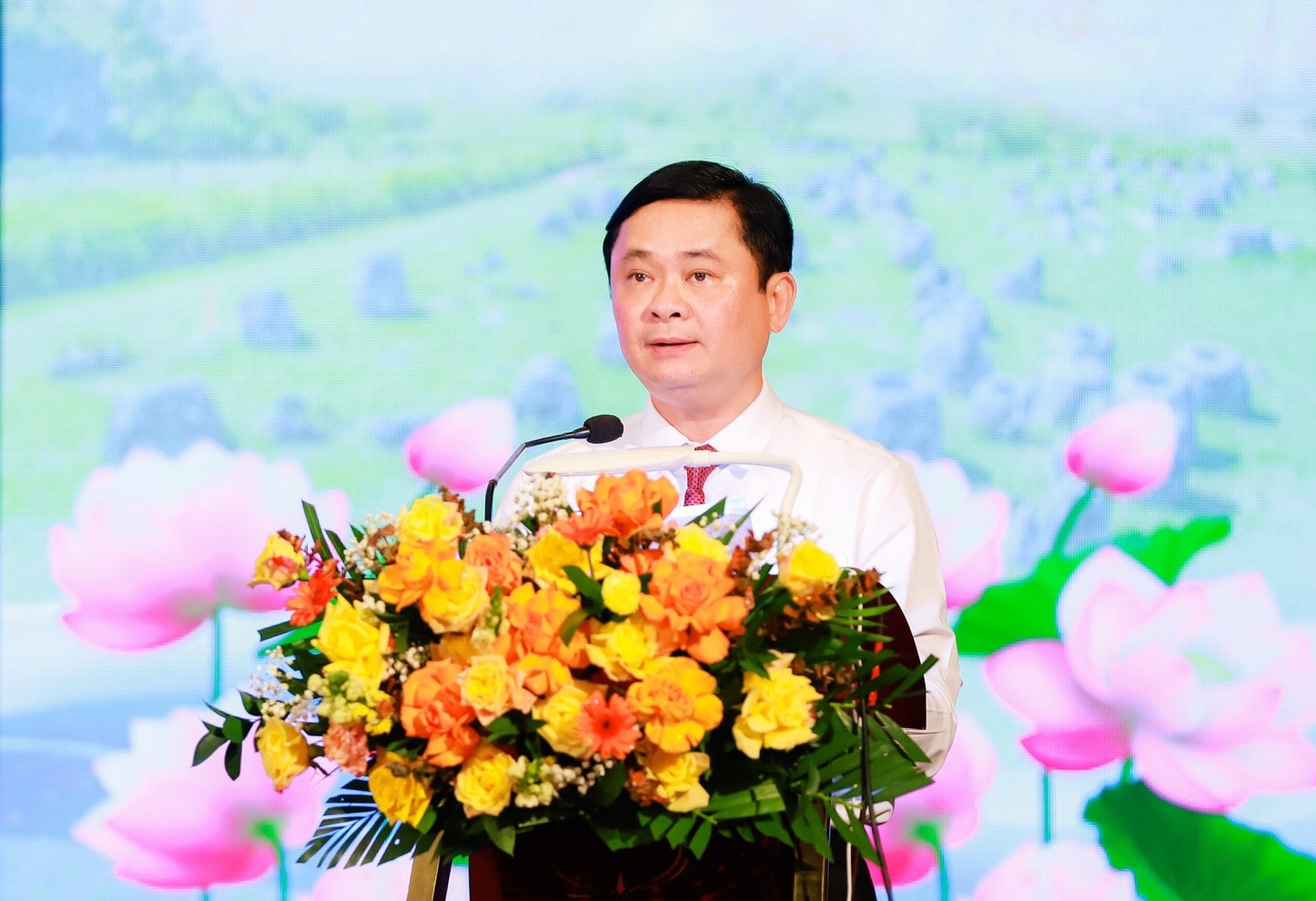 Bí thư Tỉnh ủy, Trưởng Đoàn ĐBQH tỉnh, Chủ tịch HĐND tỉnh Nghệ An Thái Thanh Qúy phát biểu chào mừng. Hội thảo “50 năm chiến dịch phòng ngự Cánh Đồng Chum - Xiêng Khoảng thắng lợi và bài học kinh nghiệm” -0