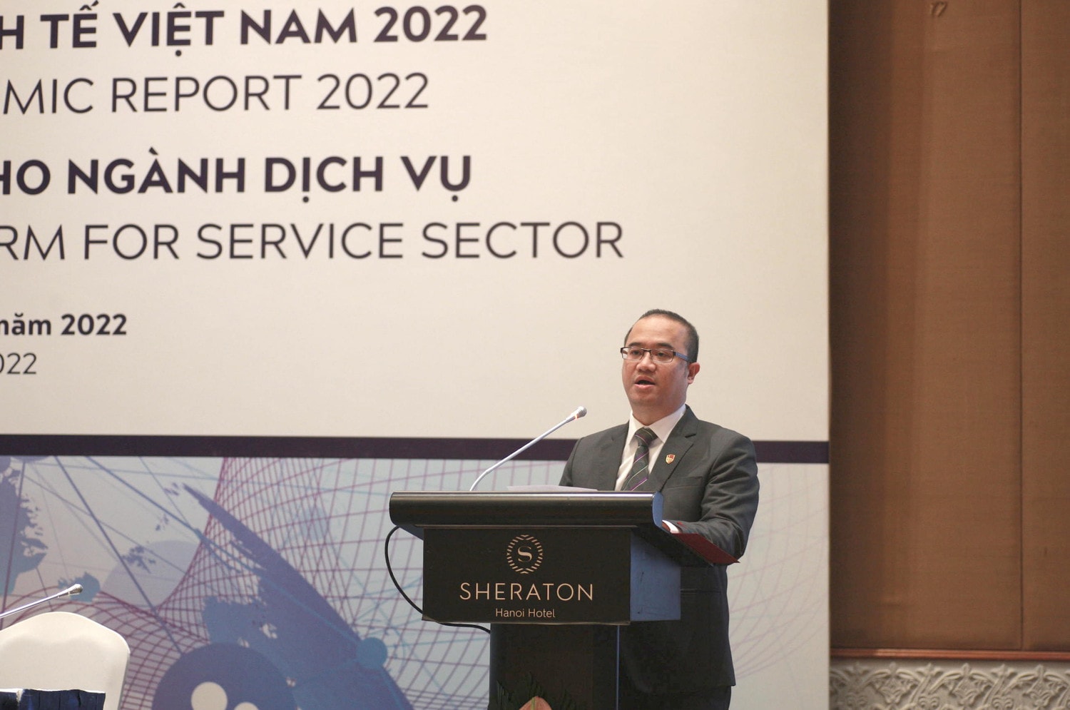 Hiệu trưởng Trường Đại học Kinh tế PGS. TS Nguyễn Trúc Lê phát biểu tại hội thảo Tăng trưởng kinh tế Việt Nam có thể đạt khoảng 6,2% ở năm 2022 -0