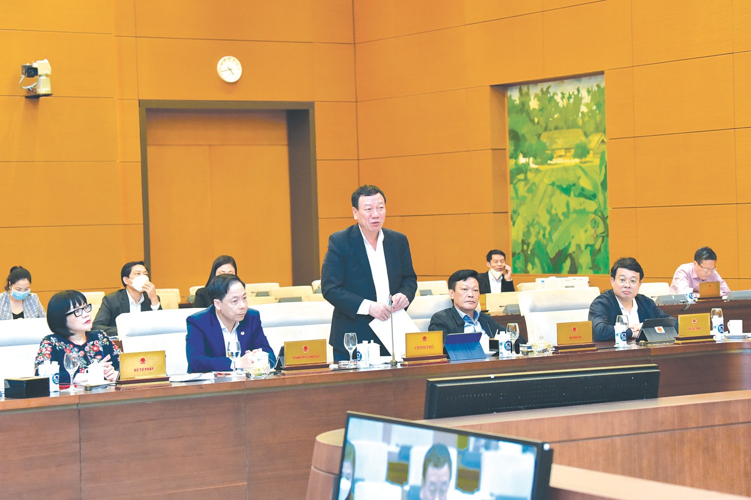 Tổng Thanh tra Chính phủ Đoàn Hồng Phong phát biểu tại phiên họp Ủy ban Thường vụ Quốc hội ngày 18.4.2022	Ảnh: Lâm Hiển