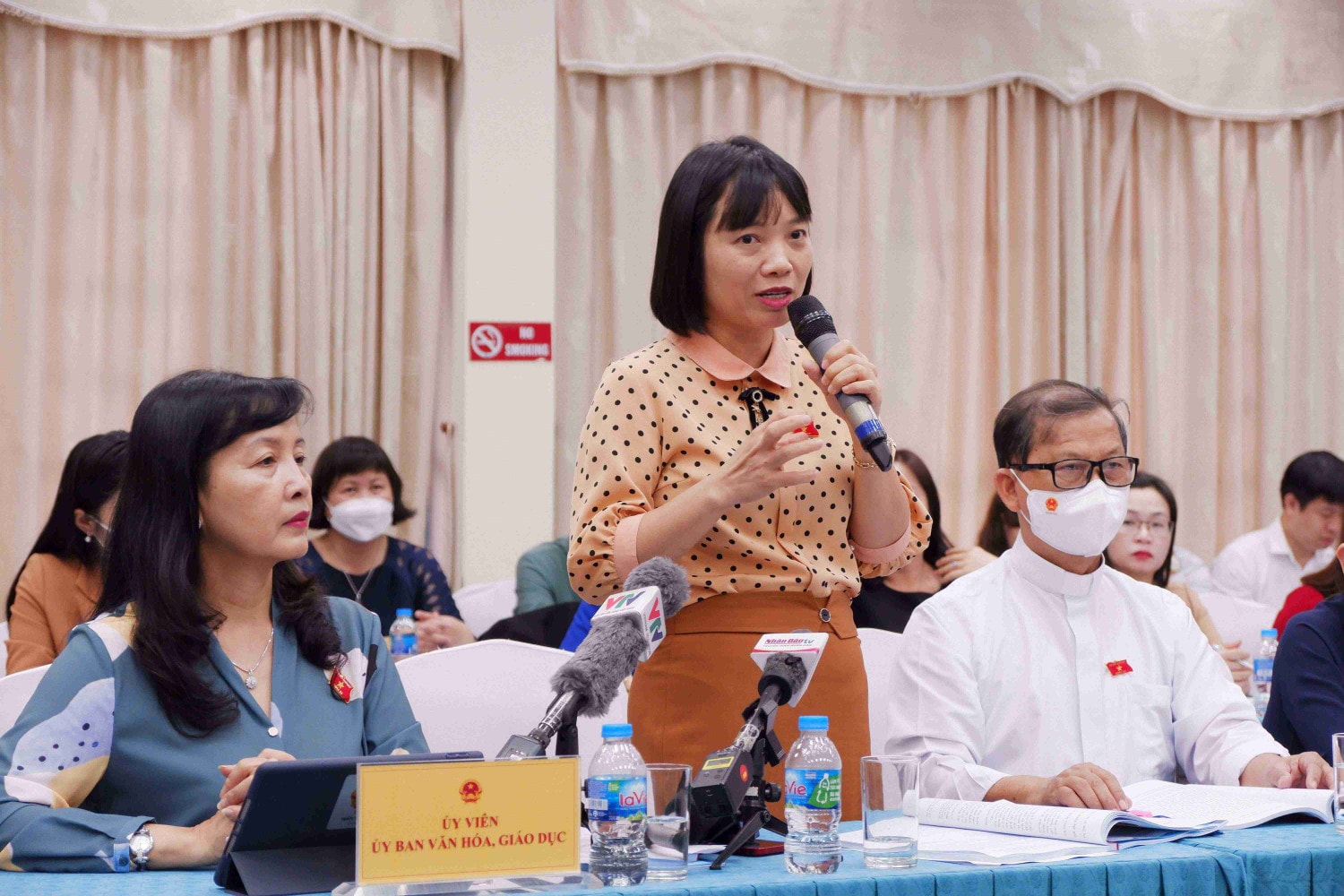 Đại biểu Quốc hội Nguyễn Thị Việt Nga (Hải Dương) phát biểu tại Phiên họp - Ảnh: N.Linh Đề nghị quy định Lịch sử là môn học bắt buộc -0