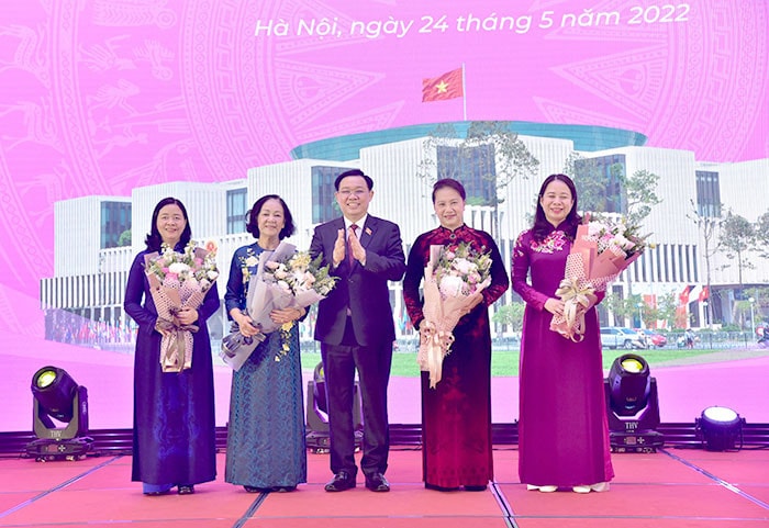 Chủ tịch Quốc hội Vương Đình Huệ: Nữ đại biểu Quốc hội đóng góp quan trọng vào những bước tiến, thành công của Quốc hội -0