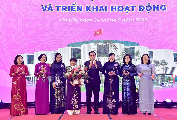 Chủ tịch Quốc hội Vương Đình Huệ: Nữ đại biểu Quốc hội đóng góp quan trọng vào những bước tiến, thành công của Quốc hội -0