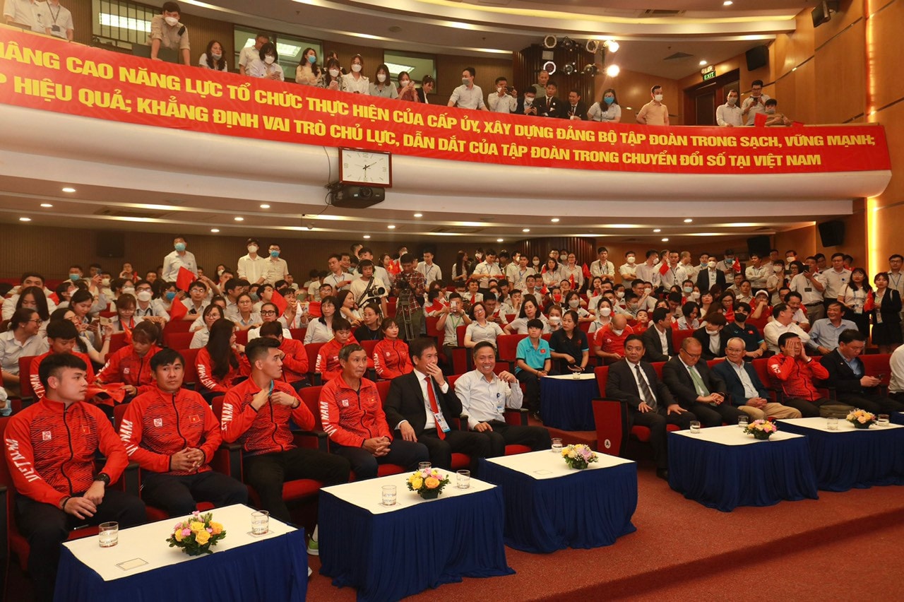Tập đoàn VNPT thưởng “nóng” 2 tỷ đồng cho đội tuyển bóng đá nam U23 và đội tuyển bóng đá nữ Việt Nam -0