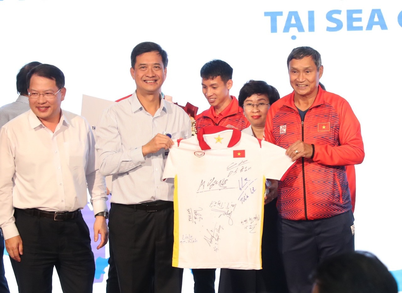Tập đoàn VNPT thưởng “nóng” 2 tỷ đồng cho đội tuyển bóng đá nam U23 và đội tuyển bóng đá nữ Việt Nam -0