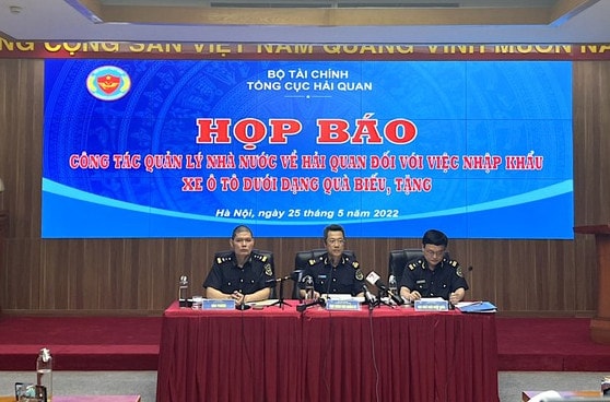Nhập khẩu ô tô biếu, tặng không gây thất thu thuế -0