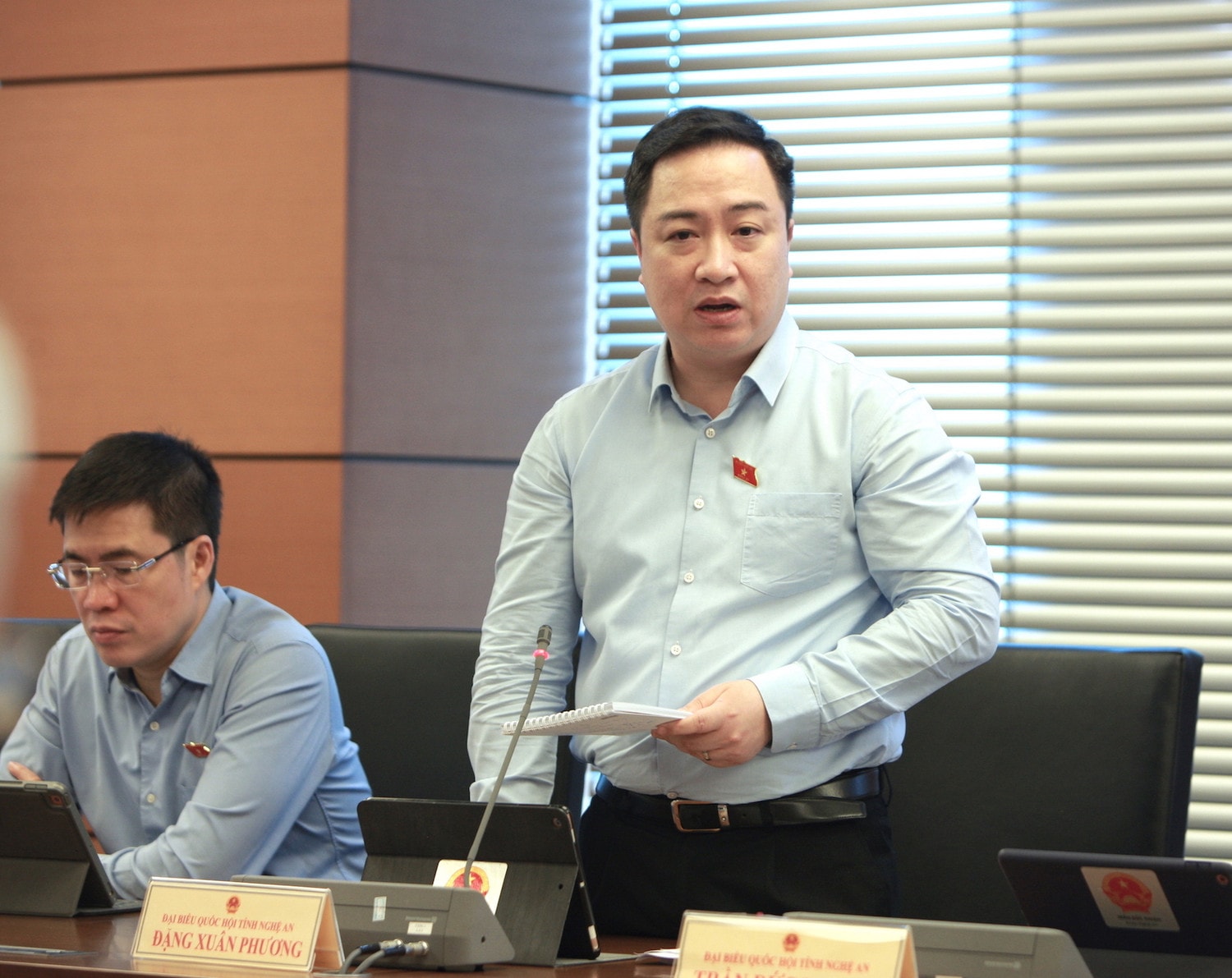 Phó Chủ nhiệm Ủy ban Văn hoá, Giáo dục Đặng Xuân Phương phát biểu tại phiên thảo luận ở tổ Mở rộng đối tượng khen thưởng để tạo sự khích lệ và lan tỏa -0