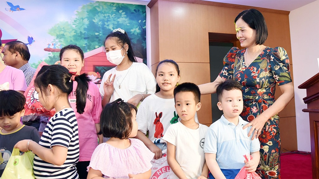Báo Đại biểu Nhân dân tổ chức Tết 1.6 cho con em cán bộ, viên chức và người lao động -5