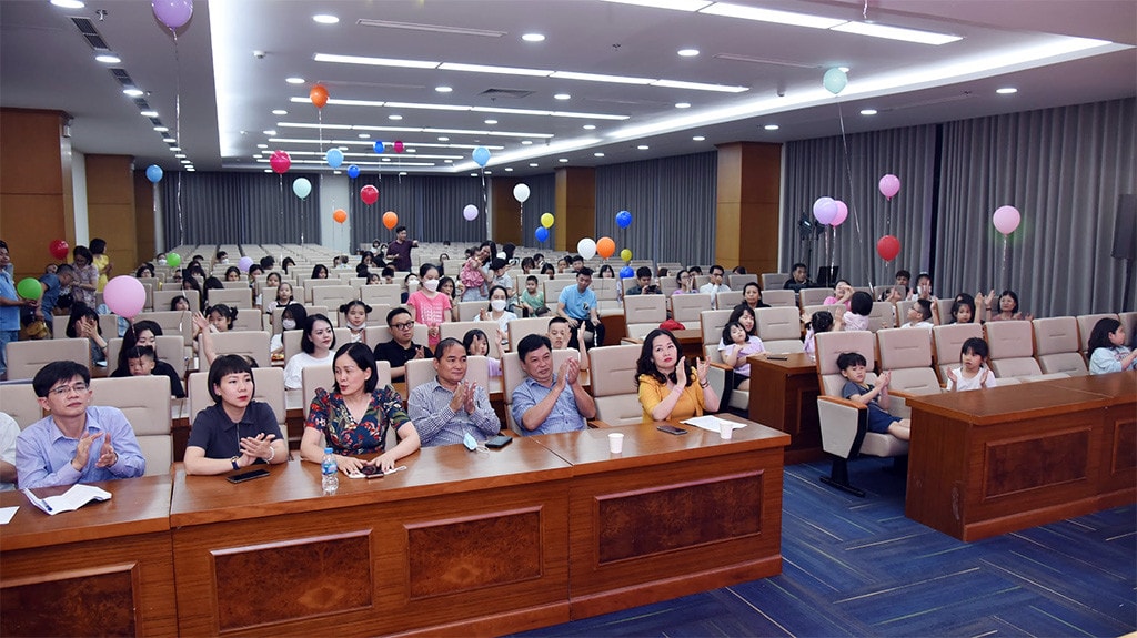 Báo Đại biểu Nhân dân tổ chức Tết 1.6 cho con em cán bộ, viên chức và người lao động -0