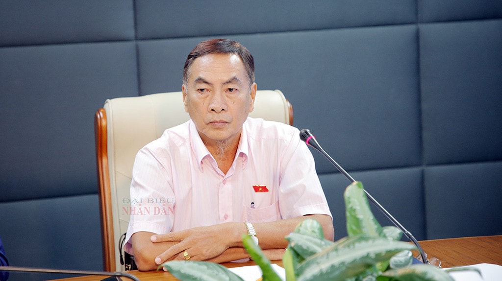 * Nhà báo Nguyễn Quốc Thắng: Thực tế này tiếp tục khẳng định việc quản lý đường thủy nội địa giao cho 4 cảng vụ tương ứng với 4 khu vực sẽ giúp điều phối thực hiện công tác quản lý nhà nước tại các cảng, bến thủy nội địa một cách thống nhất, linh động thưa ông Phạm Văn Hòa? -0