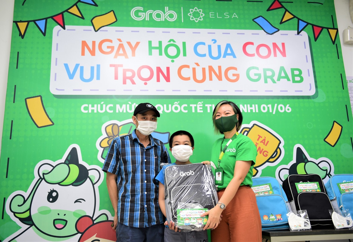 Grab trao 2.400 phần quà cho con em đối tác nhân dịp Quốc tế Thiếu nhi -0