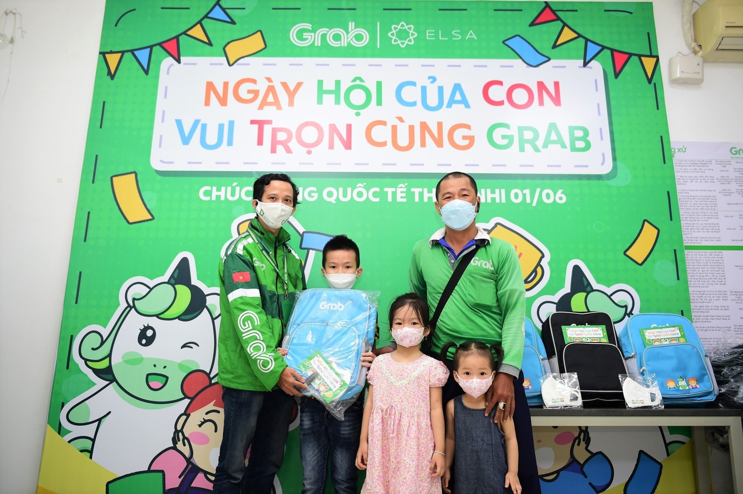 Grab trao 2.400 phần quà cho con em đối tác nhân dịp Quốc tế Thiếu nhi -0