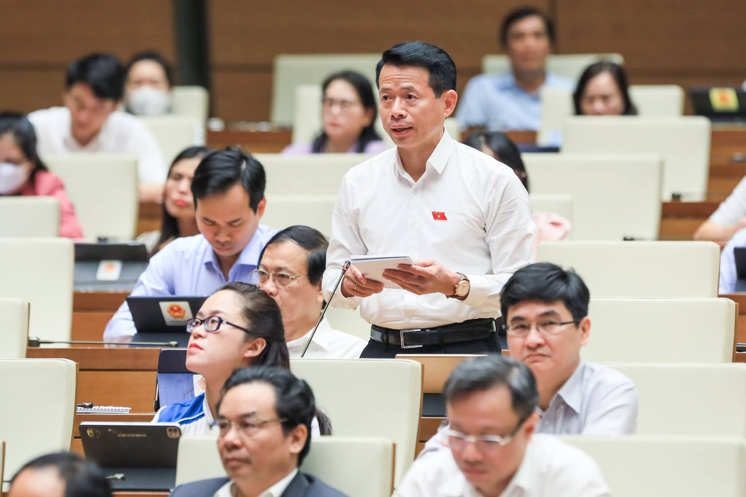 ĐBQH Nguyễn Hải Dũng (Nam Định) chất vấn. Ảnh: Quang Khánh Quốc hội chất vấn Bộ trưởng Bộ Giao thông Vận tải Nguyễn Văn Thể -0