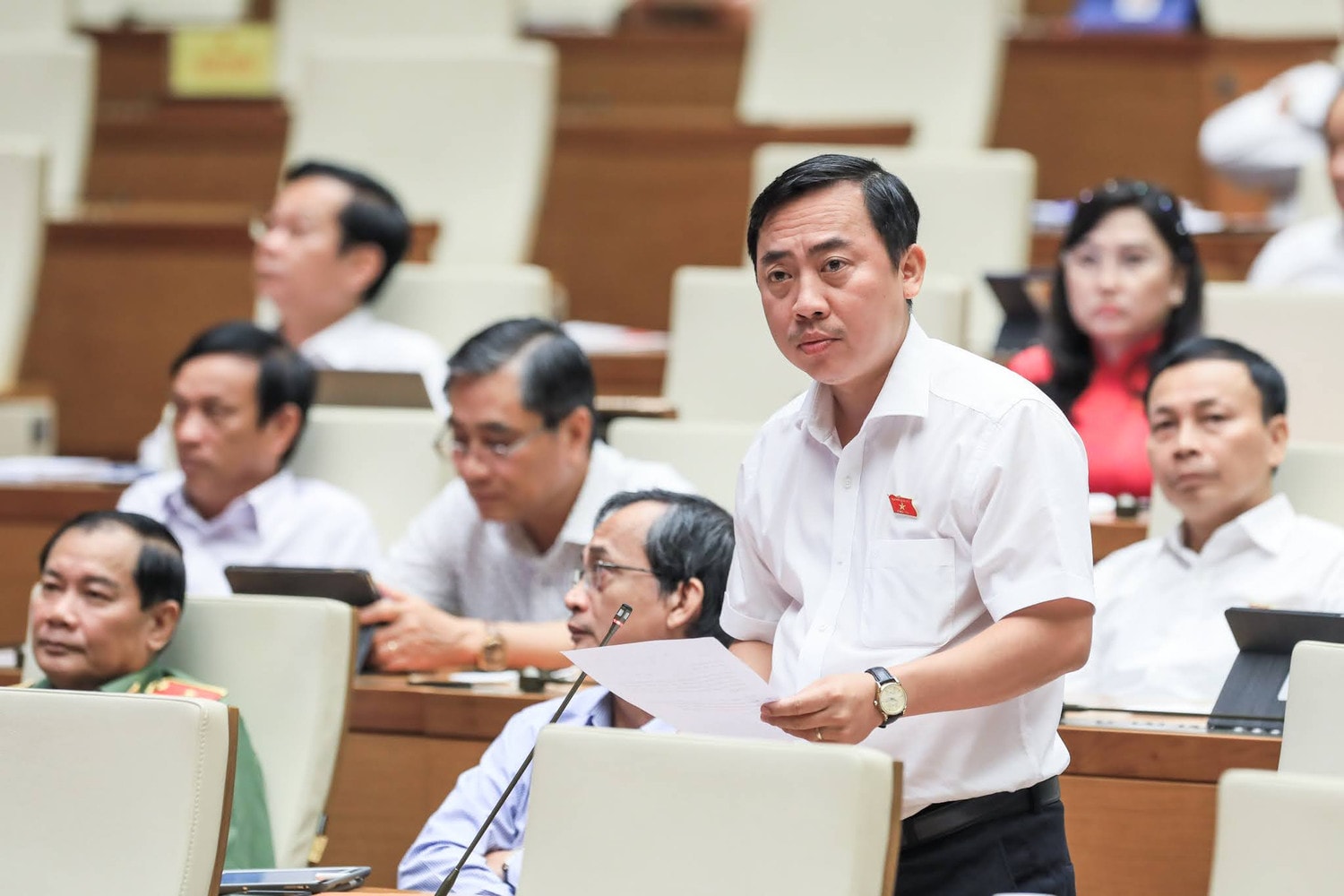 ĐBQH Đào Chí Nghĩa (Cần Thơ) chất vấn. Ảnh: Quang Khánh Quốc hội chất vấn Bộ trưởng Bộ Giao thông Vận tải Nguyễn Văn Thể -0