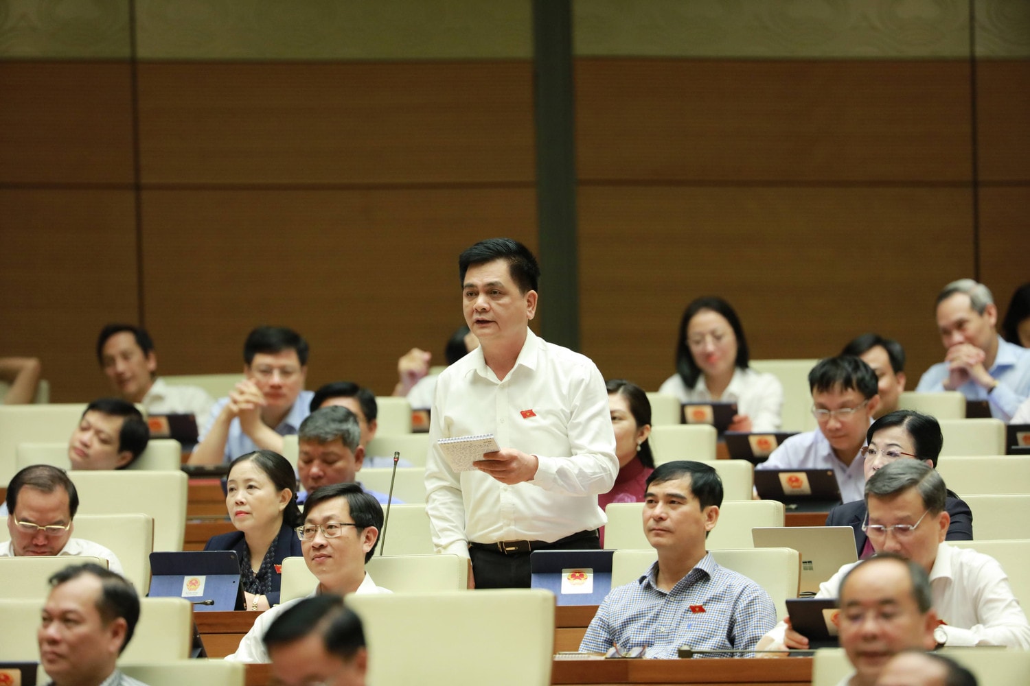 ĐBQH Nguyễn Lâm Thành (Hưng Yên) chất vấn. Ảnh: Quang Khánh Quốc hội chất vấn Bộ trưởng Bộ Giao thông Vận tải Nguyễn Văn Thể -0