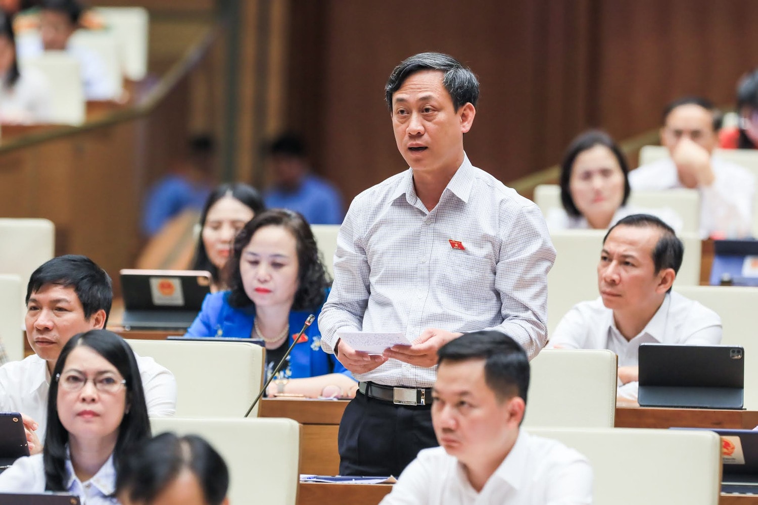 ĐBQH Mai Văn Hải (Thanh Hóa) chất vấn. Ảnh: Quang Khánh Quốc hội chất vấn Bộ trưởng Bộ Giao thông Vận tải Nguyễn Văn Thể -0