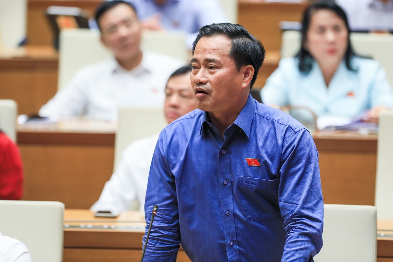 ĐBQH Lê Thanh Phong (TP. Hồ Chí Minh) chất vấn. Ảnh: Quang Khánh Quốc hội chất vấn Bộ trưởng Bộ Giao thông Vận tải Nguyễn Văn Thể -0