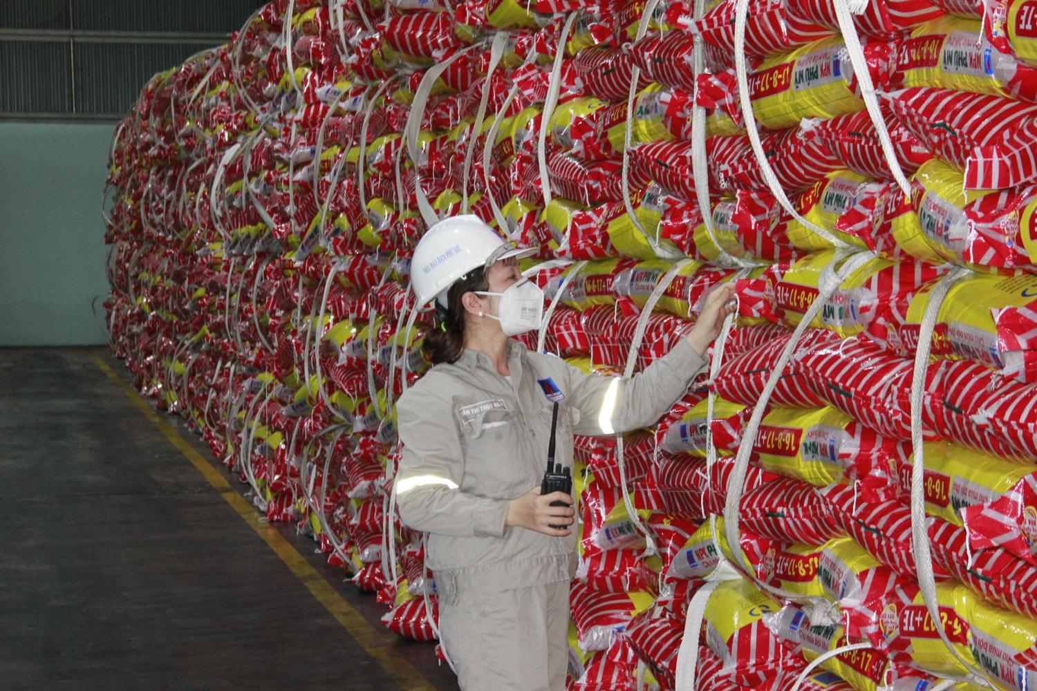 PVFCCo lọt “Top 50 công ty niêm yết tốt nhất” và VIX50 năm 2022 -0