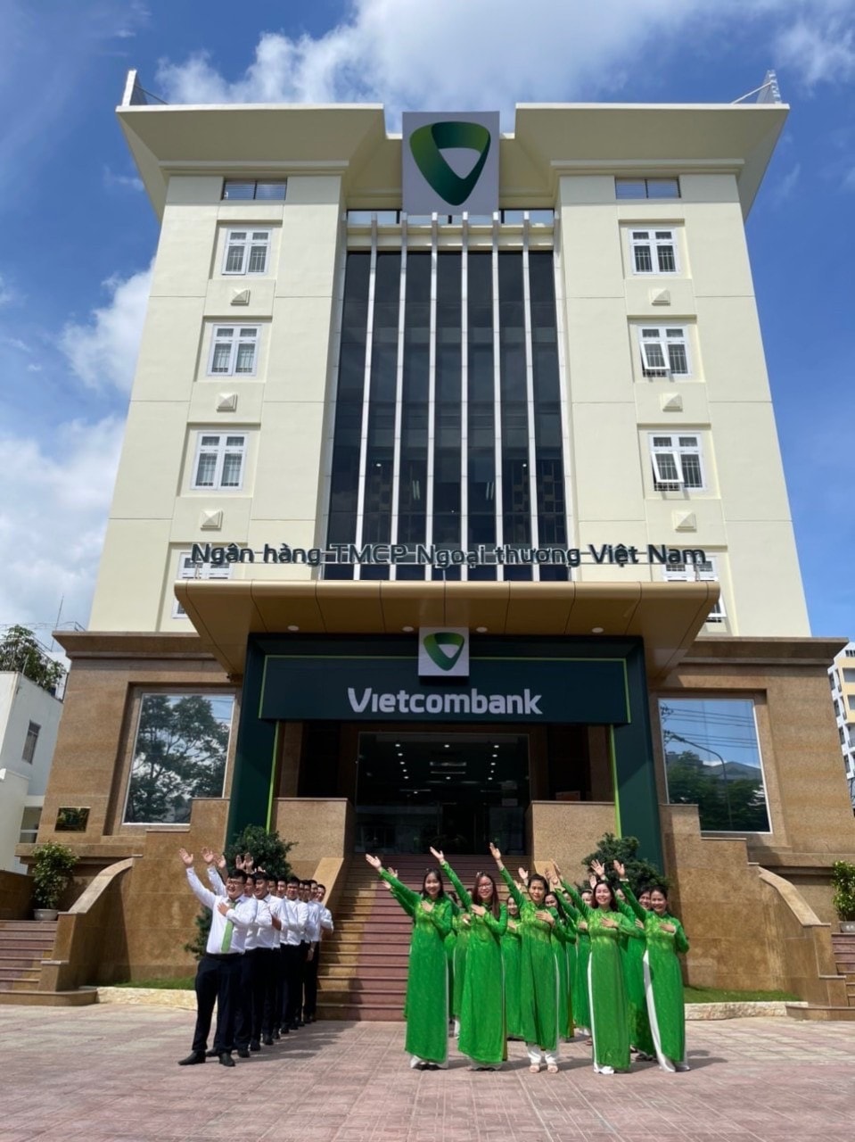 Trụ sở mới của Vietcombank Nha Trang tại số 14 Lê Thánh Tôn, thành phố Nha Trang Vietcombank Nha Trang khánh thành trụ sở hoạt động mới -0