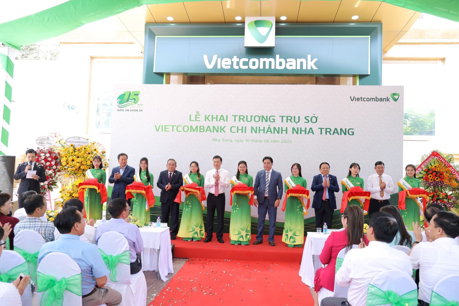 Lễ cắt băng khánh thành trụ sở hoạt động mới Vietcombank Nha Trang Vietcombank Nha Trang khánh thành trụ sở hoạt động mới -0