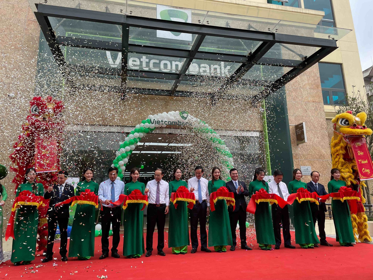 Vietcombank Phú Thọ khánh thành trụ sở hoạt động mới -0