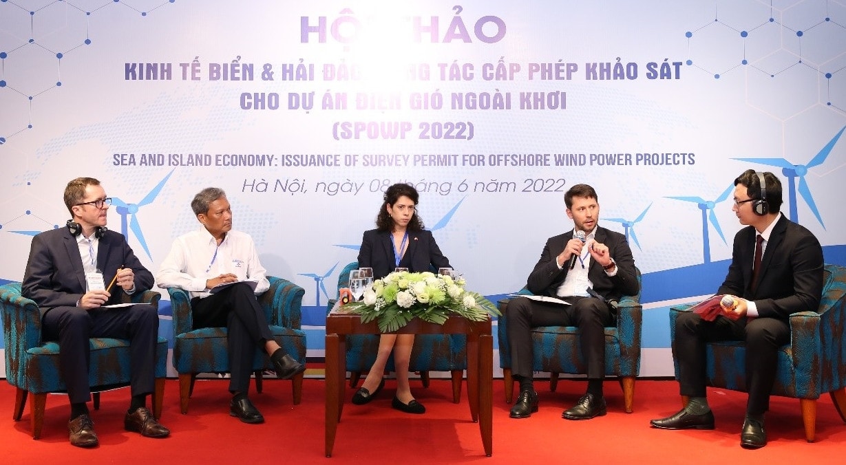 Các chuyên gia trao đổi tại hội thảo 