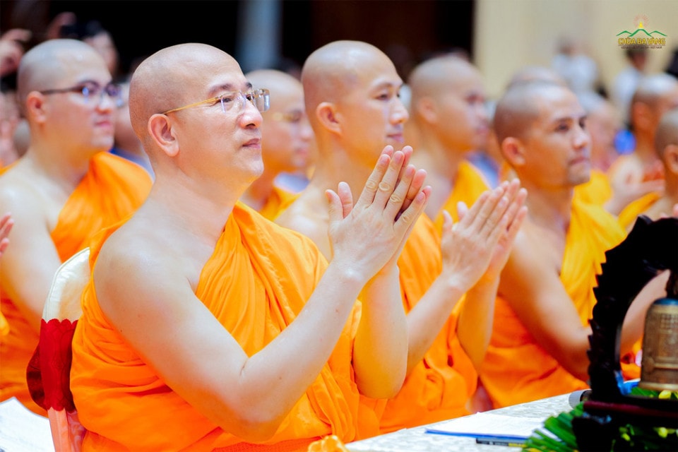Sôi động đêm khai mạc khóa tu mùa hè chùa Ba Vàng 2022 -0