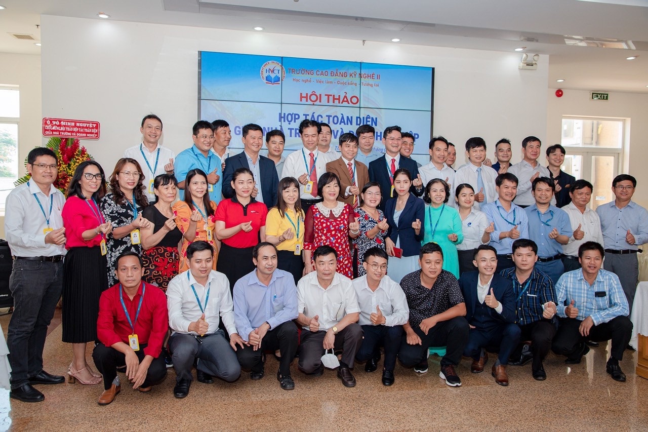 Các đại biểu tham dự Hội thảo Chuyển từ gắn kết sang hợp tác toàn diện với doanh nghiệp -0