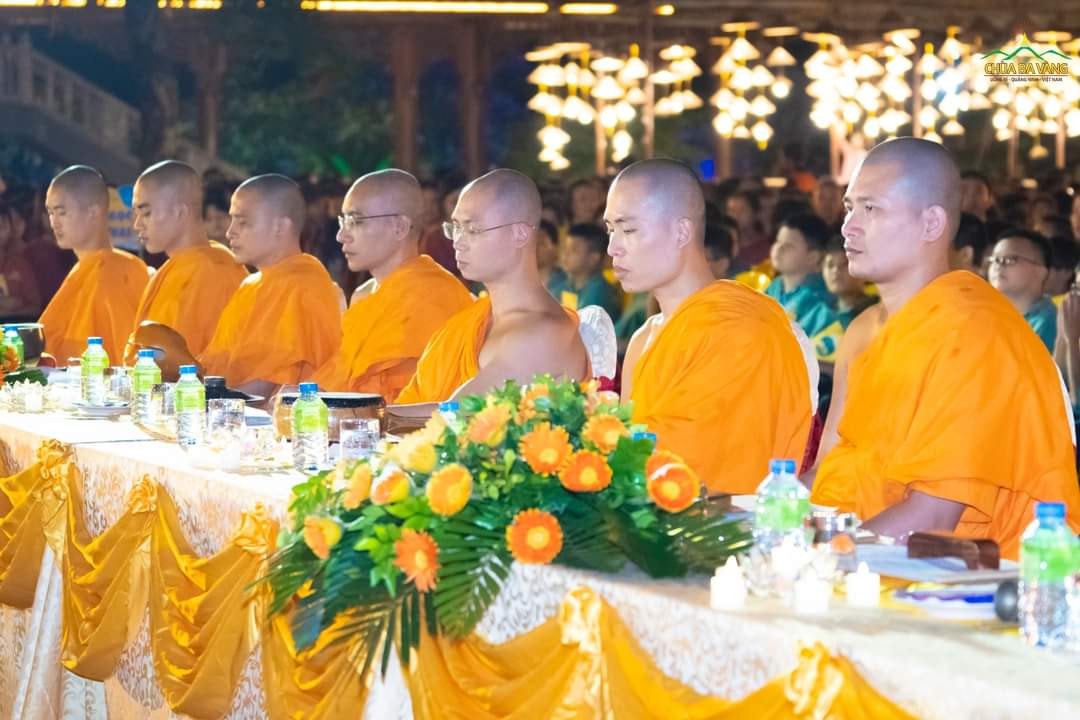 Khóa sinh Khóa tu mùa hè chùa Ba Vàng vun bồi tâm tri ân qua lễ trai đàn chẩn tế ---   -7