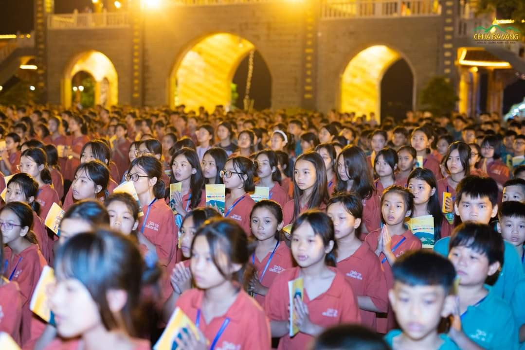 Khóa sinh Khóa tu mùa hè chùa Ba Vàng vun bồi tâm tri ân qua lễ trai đàn chẩn tế ---   -0