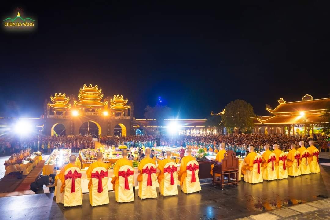 Khóa sinh Khóa tu mùa hè chùa Ba Vàng vun bồi tâm tri ân qua lễ trai đàn chẩn tế ---   -6