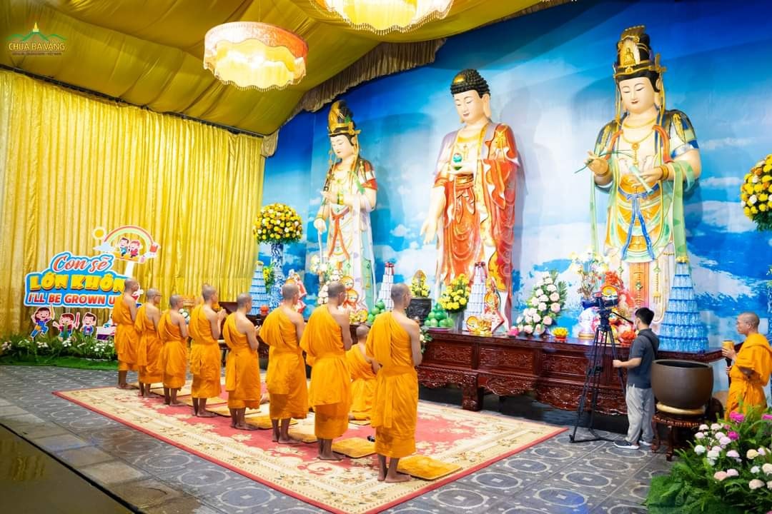 Khóa sinh Khóa tu mùa hè chùa Ba Vàng vun bồi tâm tri ân qua lễ trai đàn chẩn tế ---   -8
