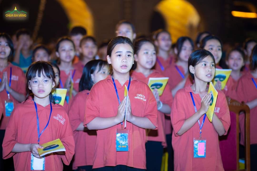 Khóa sinh Khóa tu mùa hè chùa Ba Vàng vun bồi tâm tri ân qua lễ trai đàn chẩn tế ---   -3