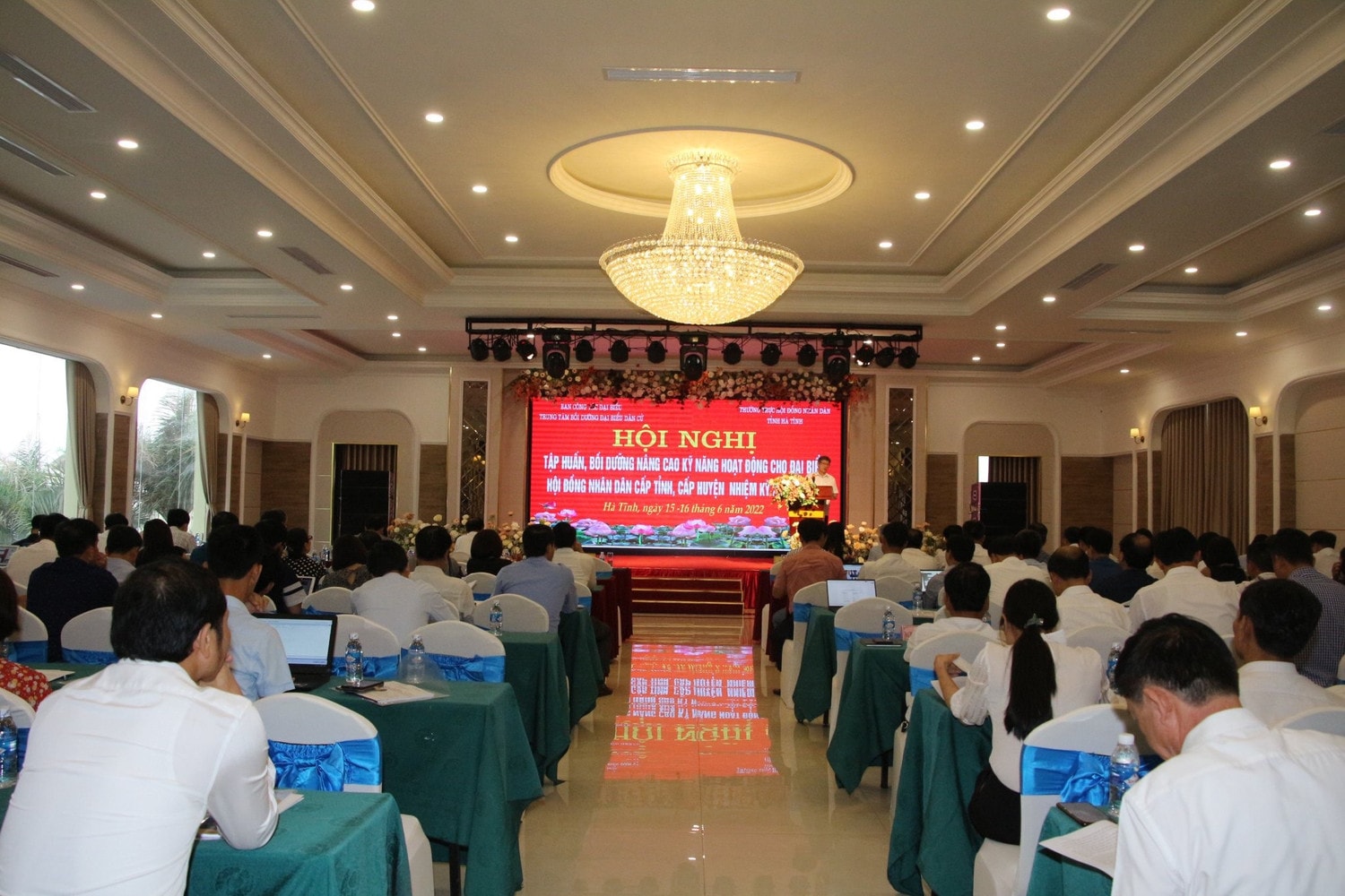 Toàn cảnh Hội nghị tập huấn Trang bị kỹ năng cho gần 500 đại biểu HĐND các cấp ở Hà Tĩnh -0