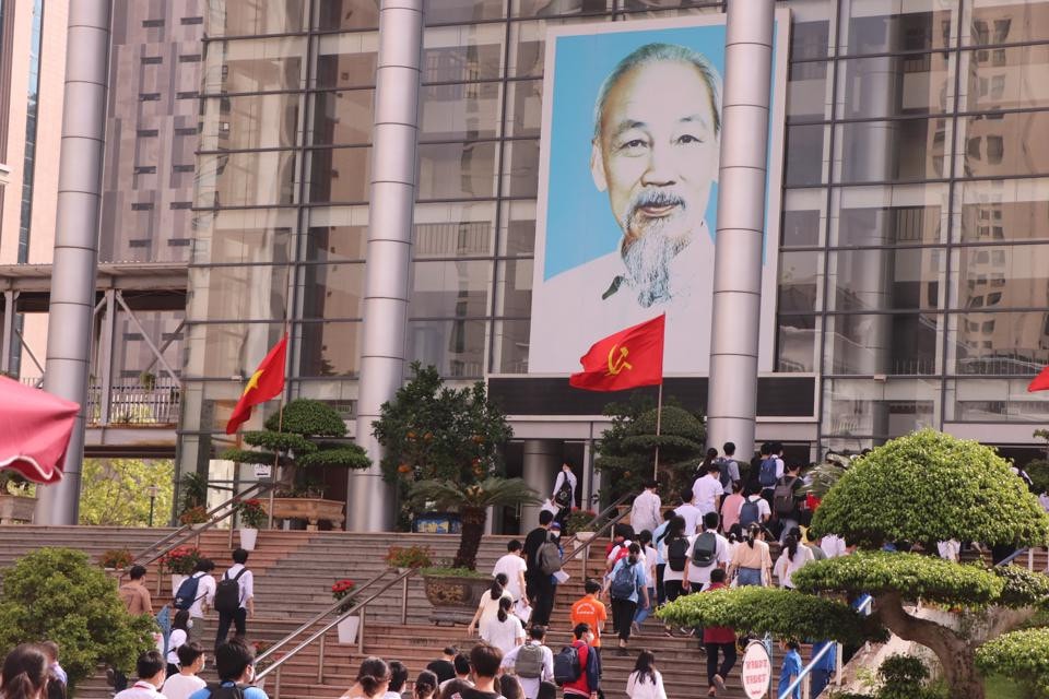 Hình ảnh thí sinh Hà Nội trong ngày làm thủ tục dự thi vào lớp 10 -0
