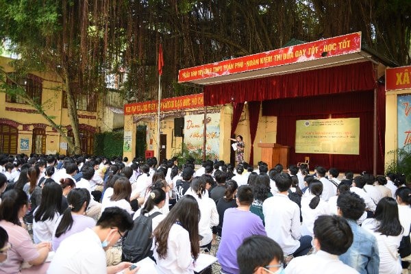 Hình ảnh thí sinh Hà Nội trong ngày làm thủ tục dự thi vào lớp 10 -0